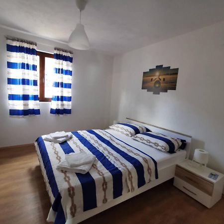 Kuca Za Odmor Obitelji Pedisic Βίλα Banj Εξωτερικό φωτογραφία