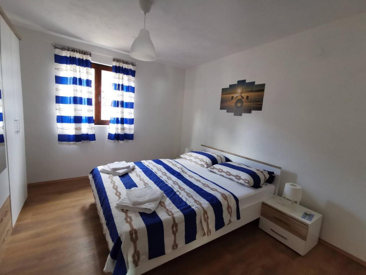 Kuca Za Odmor Obitelji Pedisic Βίλα Banj Εξωτερικό φωτογραφία